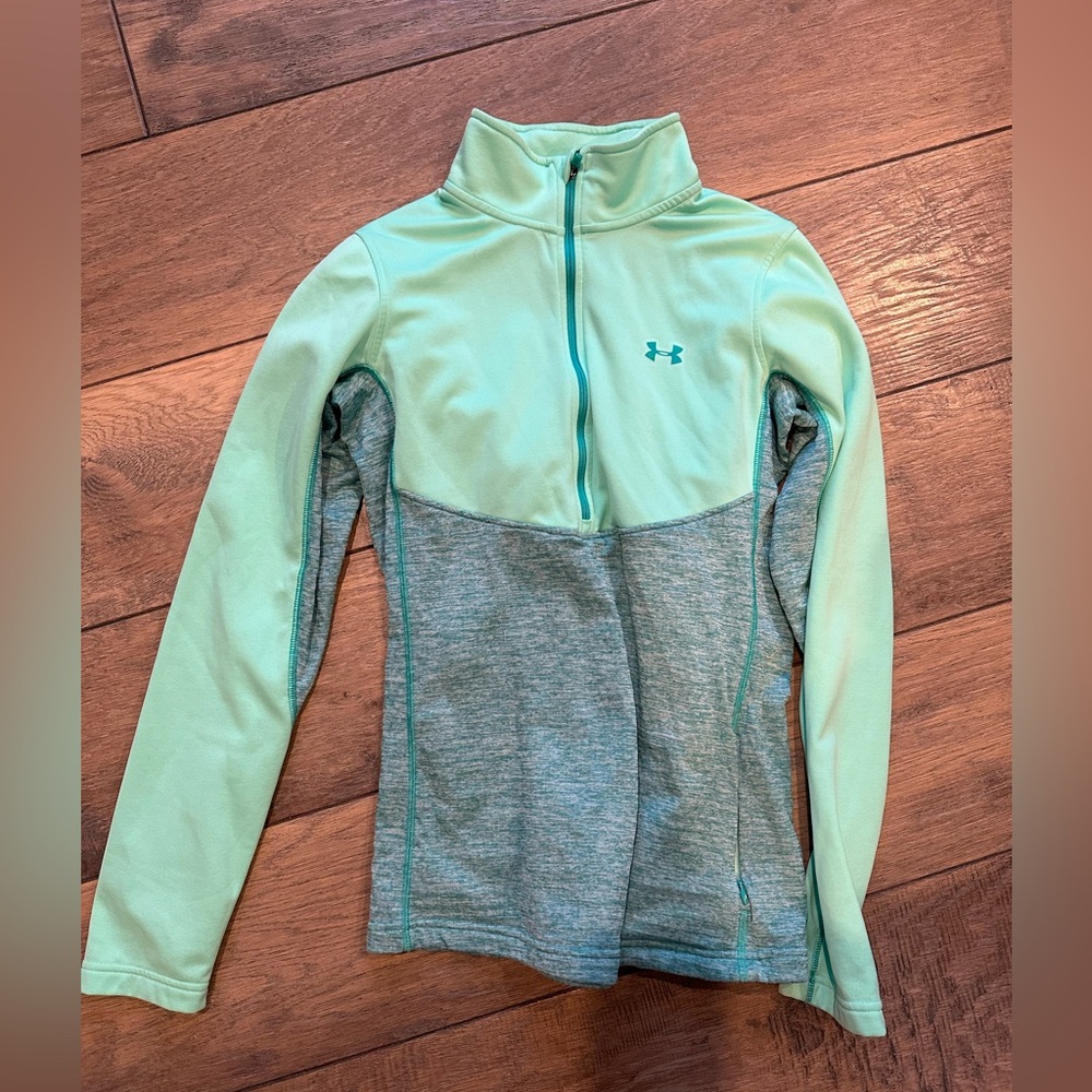 Under Armour size M insulated running top